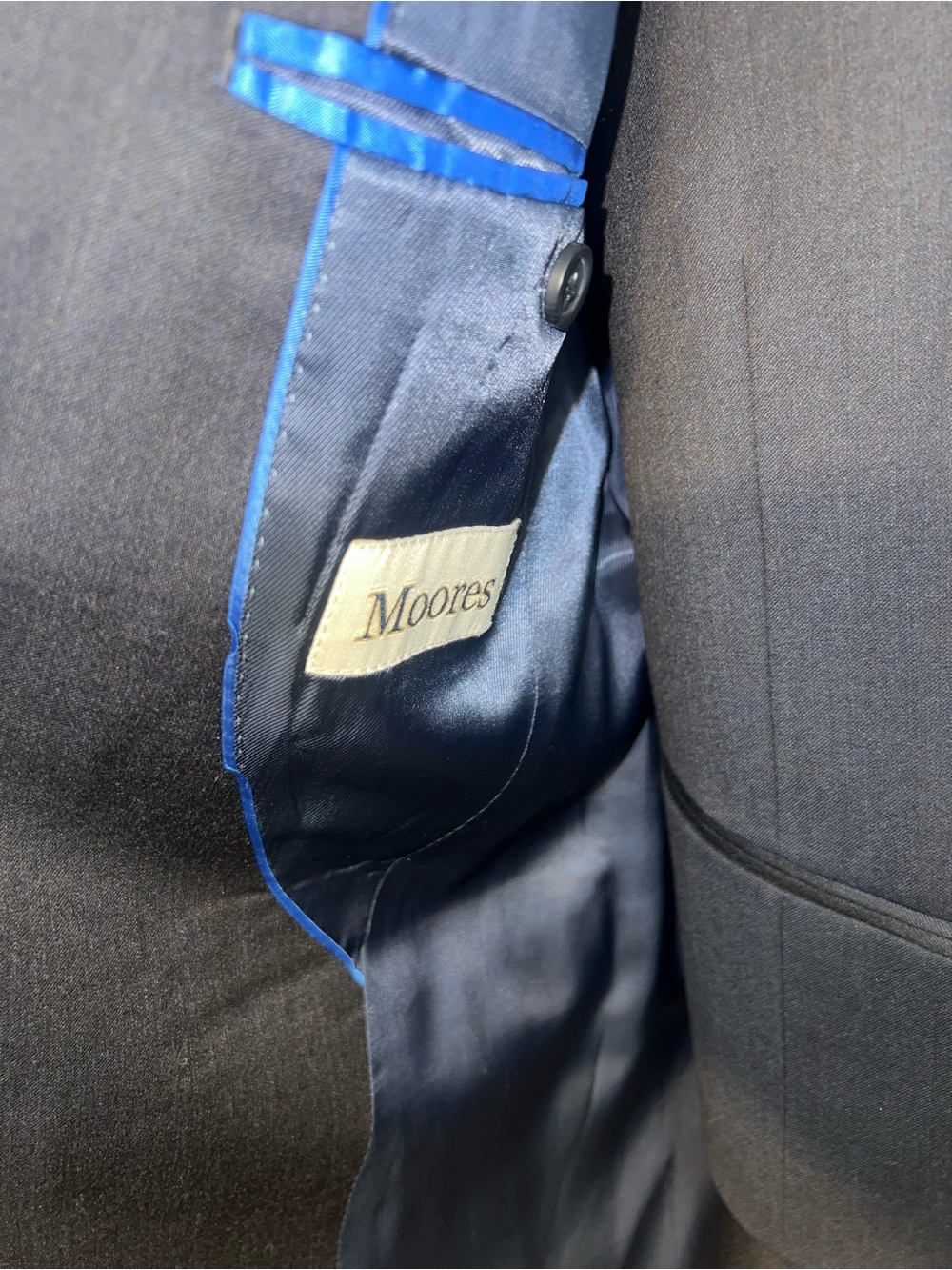 Men's 100% Wool Dark Navy Three Piece Suit - Picture 4 of 4